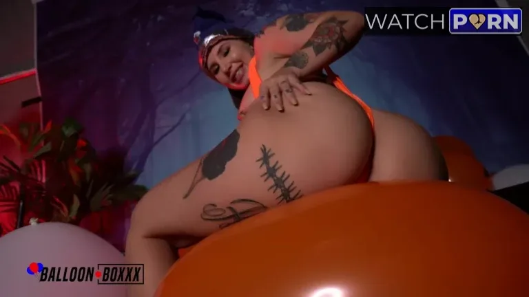 stella rae stella rae halloween balloon scare amateurboxxx jpg
